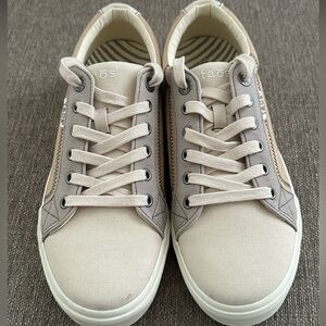Taos Womens Casual Shoe Sneaker Beige / Gray Size 10